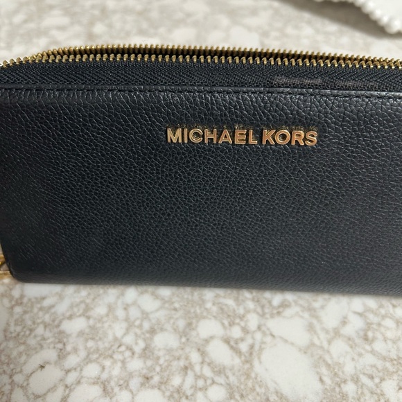 Michael Kor ladies black zip wallet. New WOT. Beautiful wallet with hand strap. - Picture 8 of 15